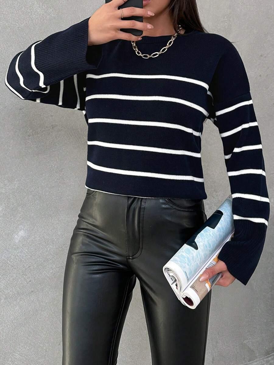 GRANATOWY SWETER PASKI