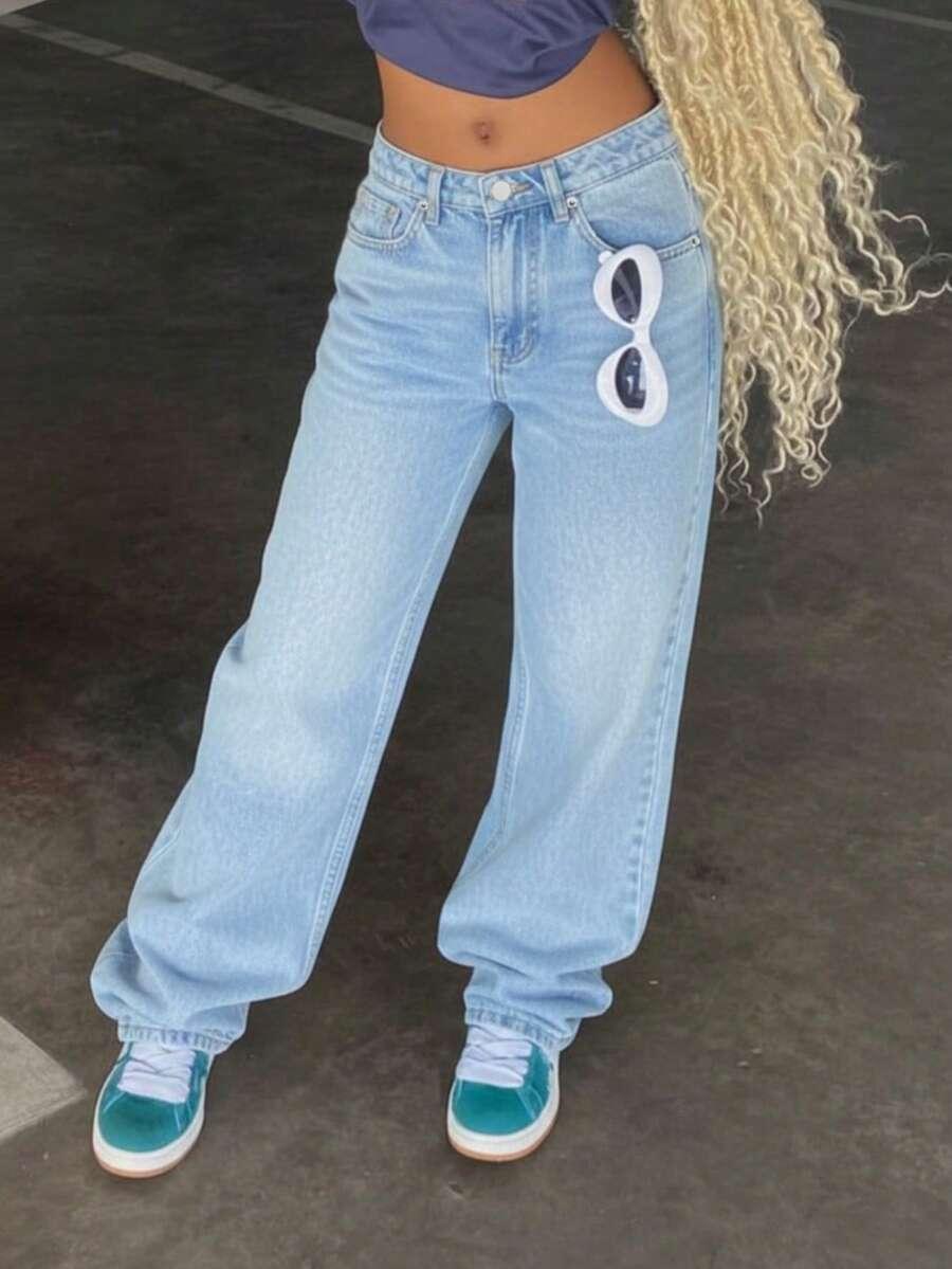 niebieskie spodnie jeans 