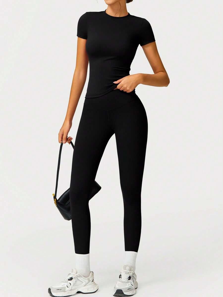 CZARNY KOMPLET T-SHIRT LEGGINSY