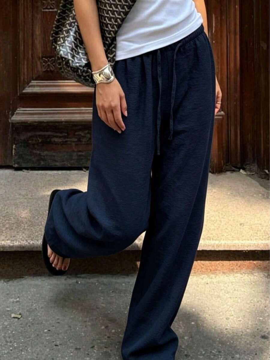 granatowe spodnie casual