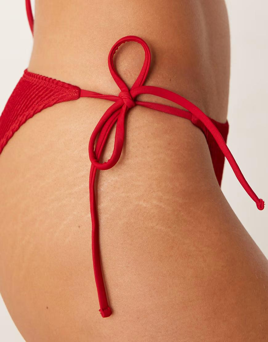 CZERWONY DÓŁ OD BIKINI tekstura