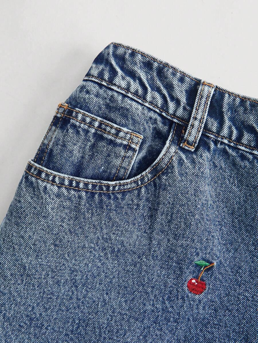 niebieskie spodnie jeans