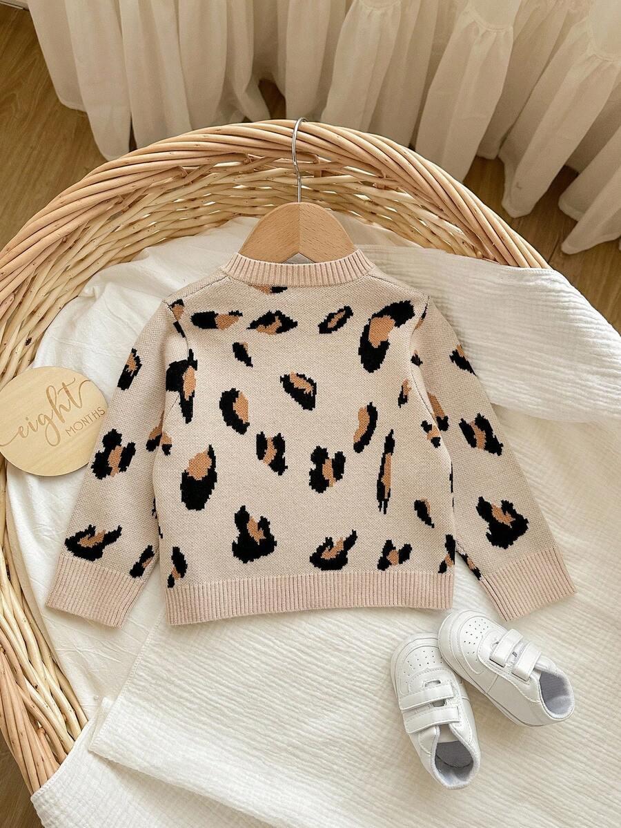 sweter zapinany wzór zwierzęcy