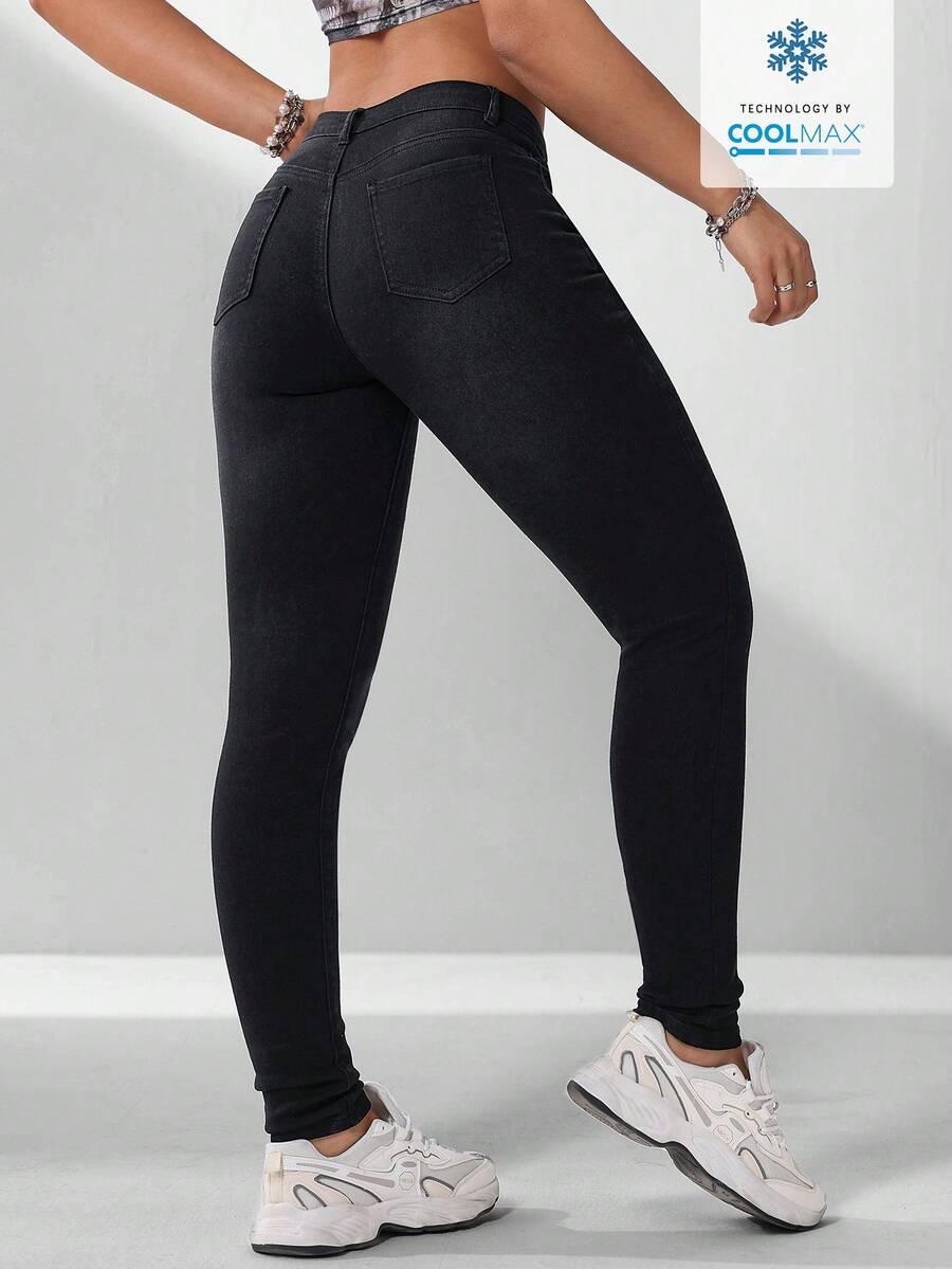 czarne spodnie jeans