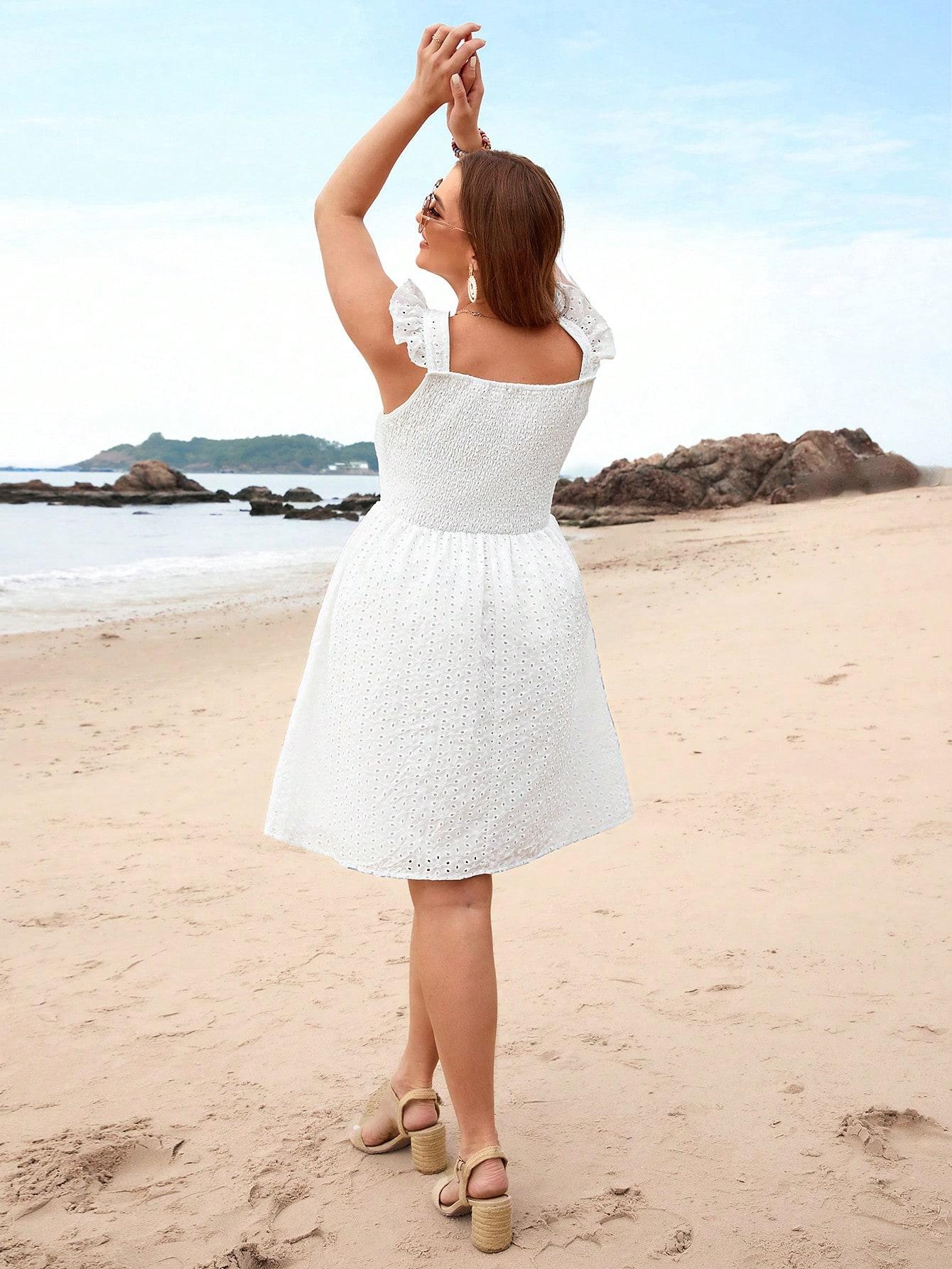 biała ażurowa mini sukienka marszczenia