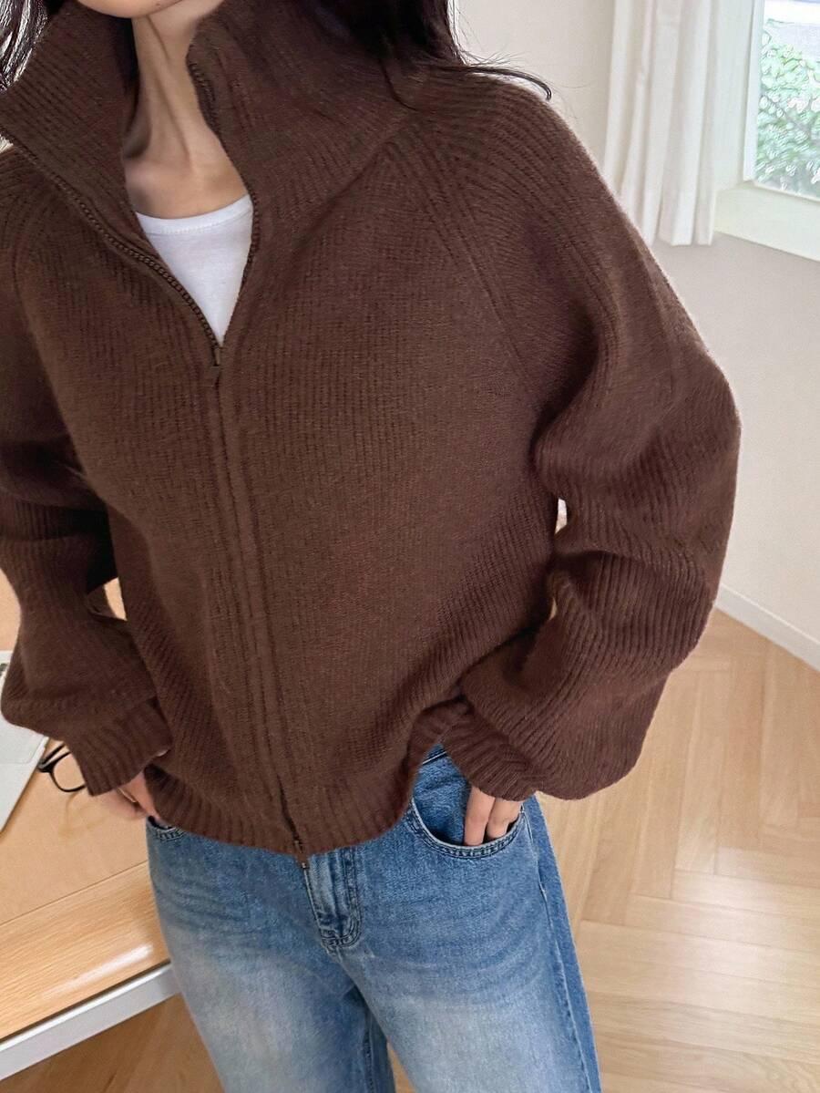 brązowy sweter zamek