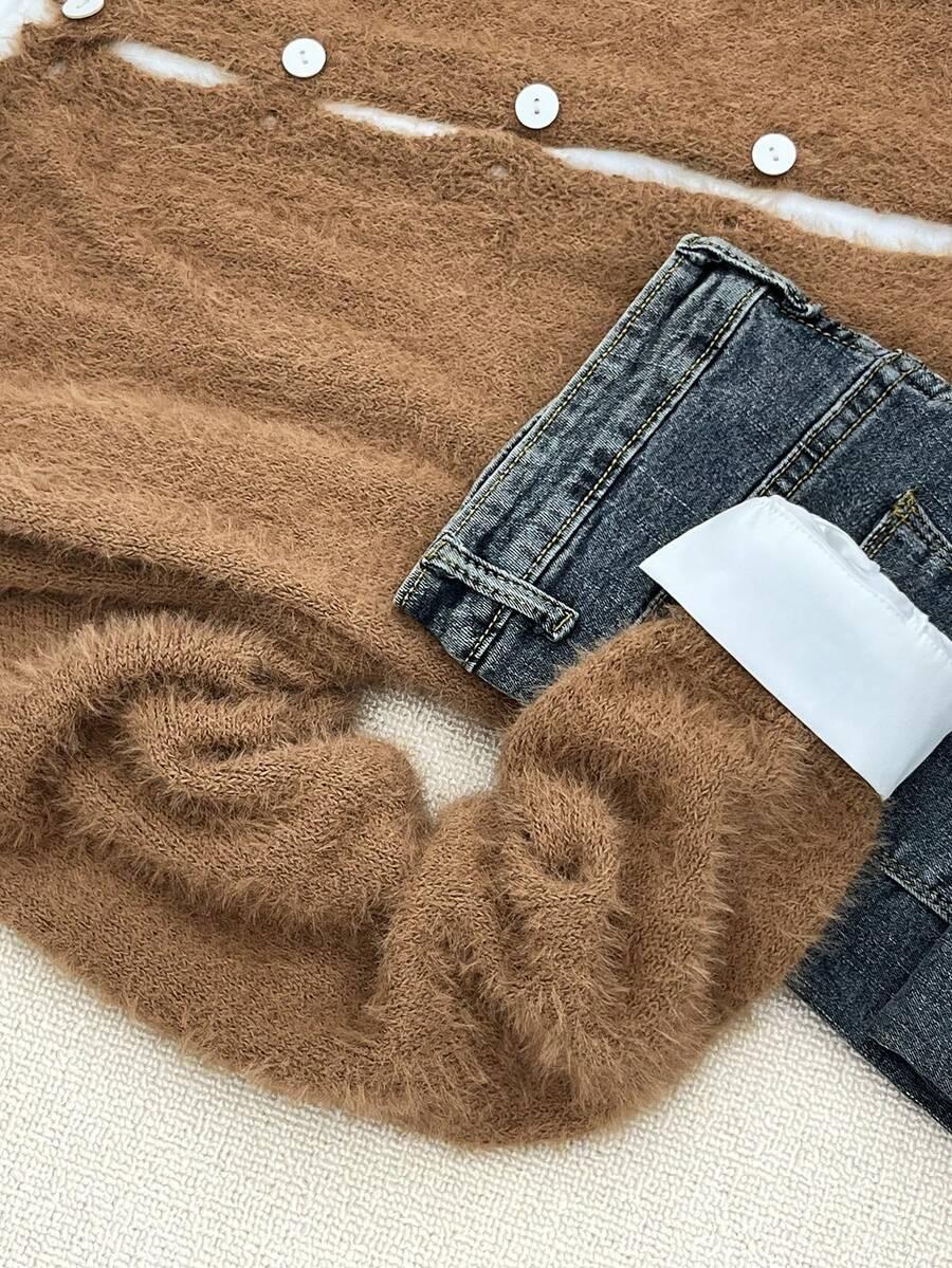 brązowy sweter guziki
