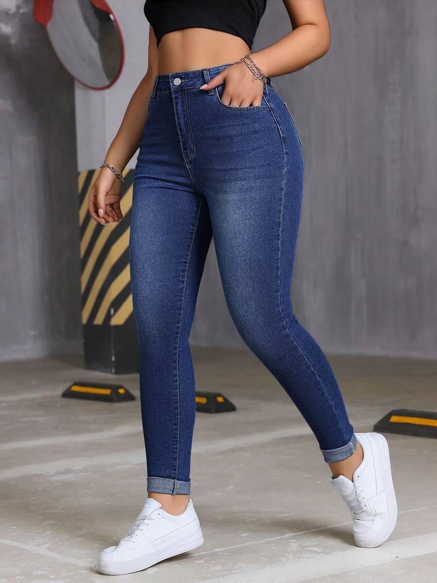 granatowe spodnie jeans 