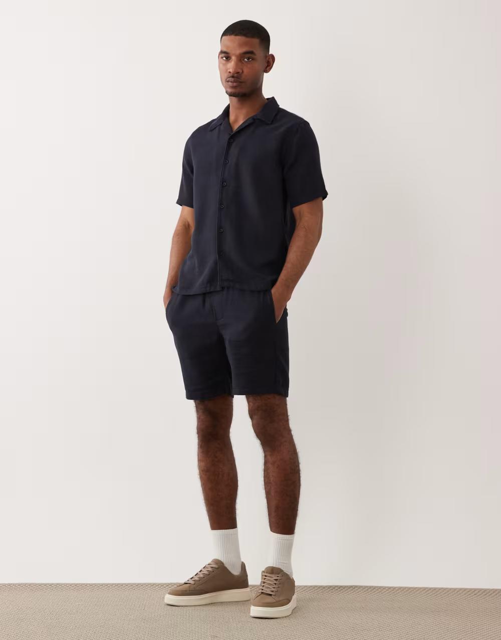 granatowe spodenki casual