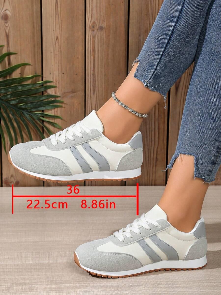 szare buty sportowe