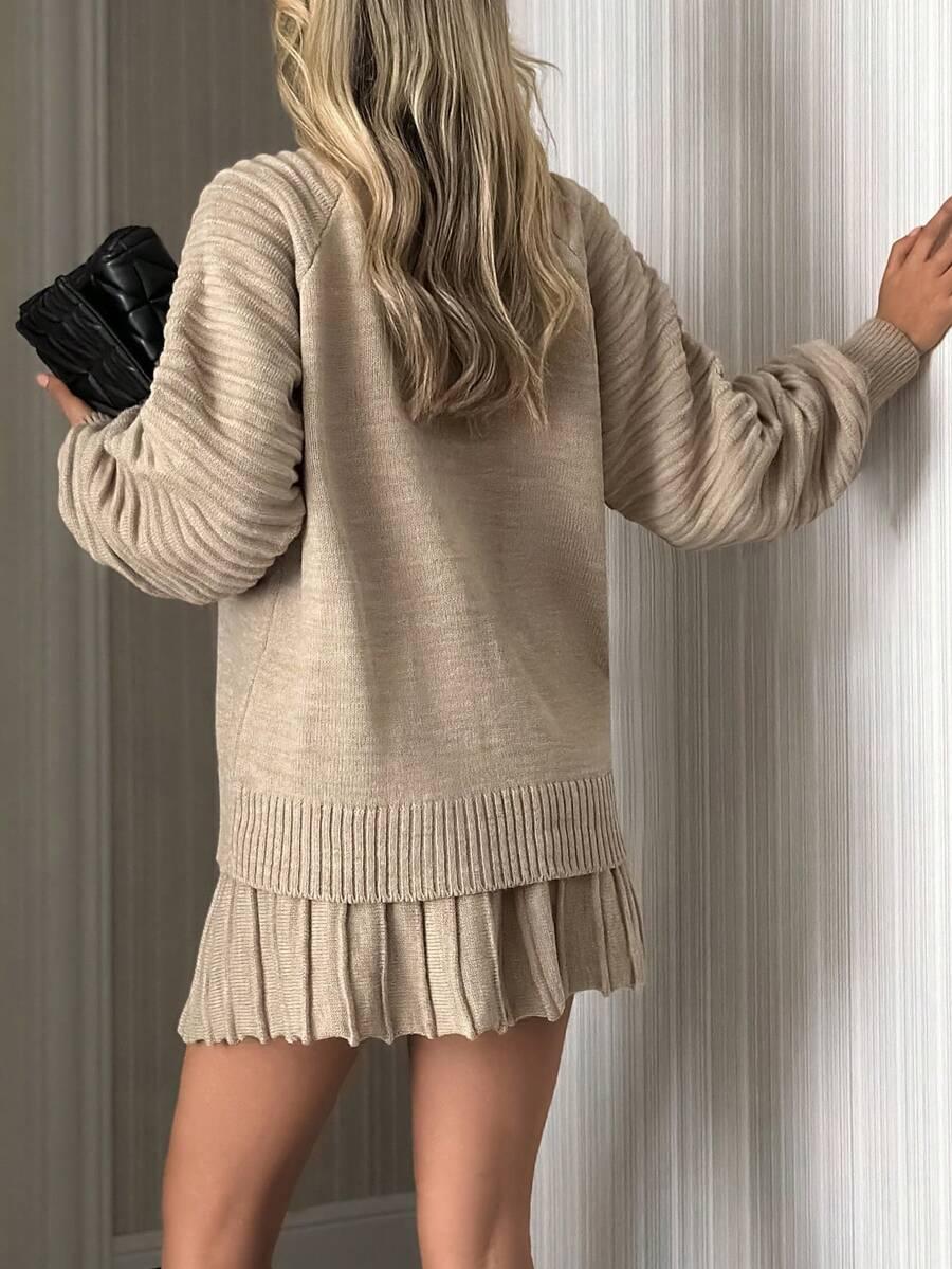 beżowy sweter półgolf tekstura 