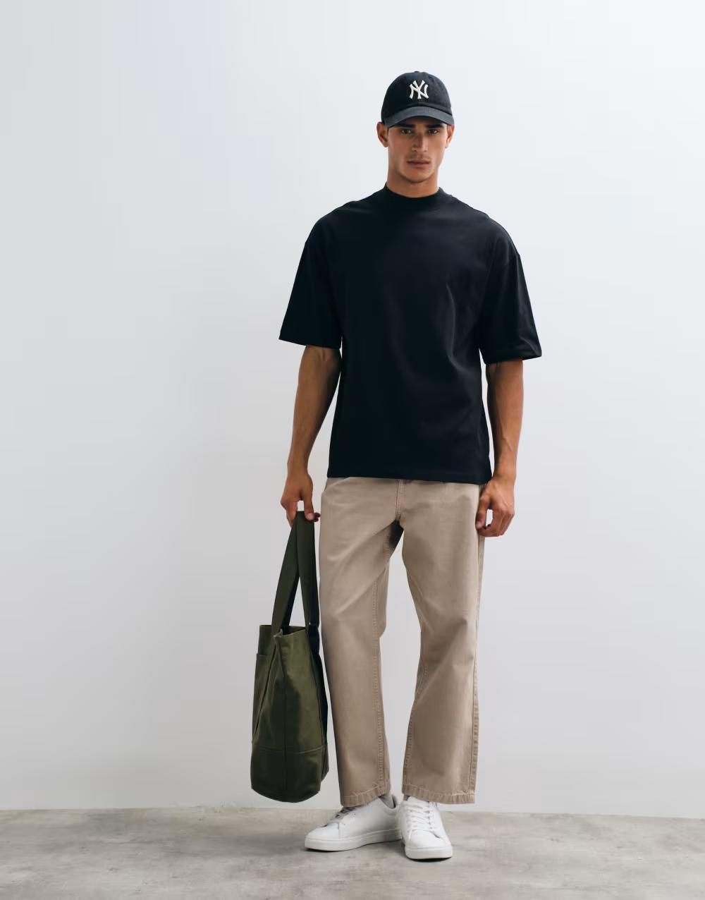 CZARNY T-SHIRT PRĄŻKI