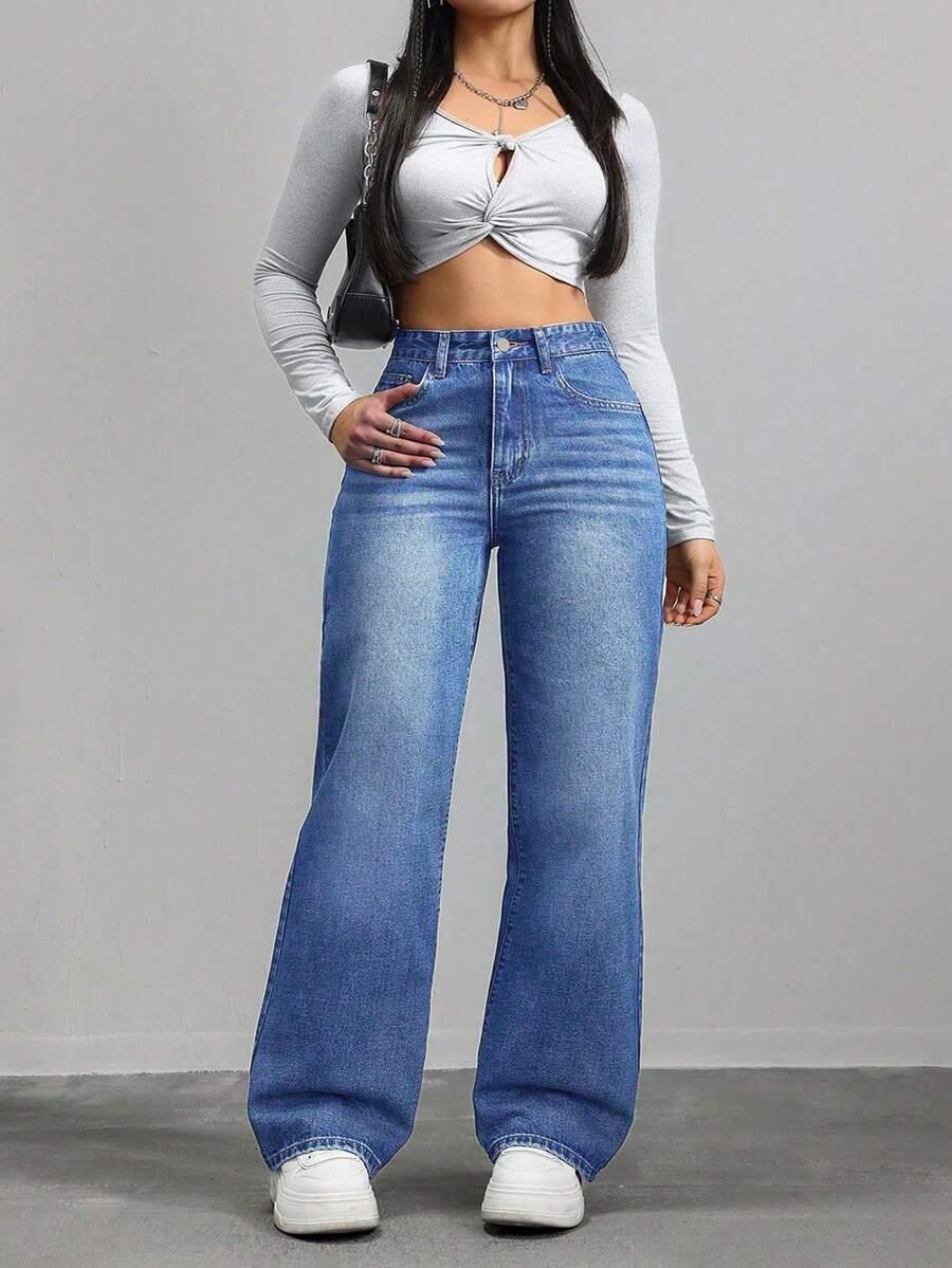 niebieskie spodnie jeans