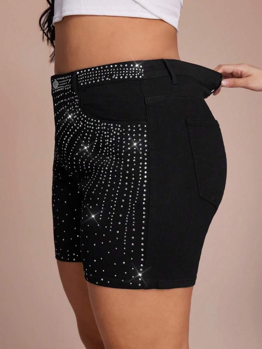 czarne spodenki jeans zdobienie