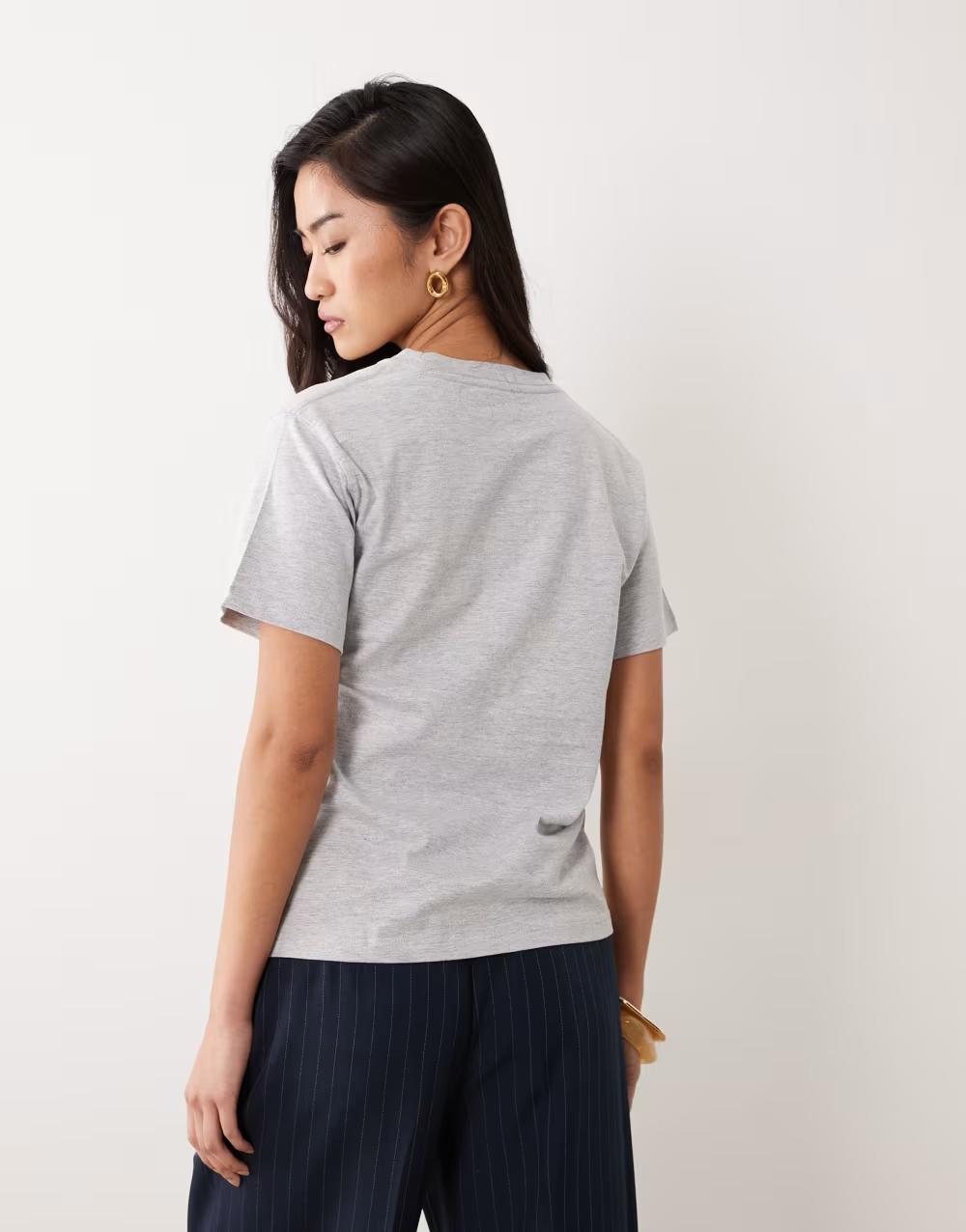 szary t-shirt okrągły dekolt basic