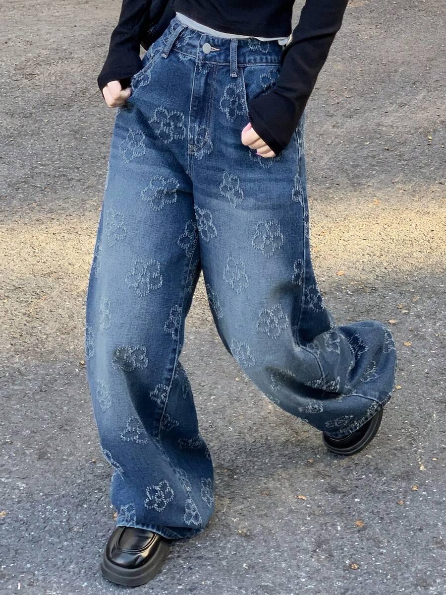 niebieskie spodnie jeans