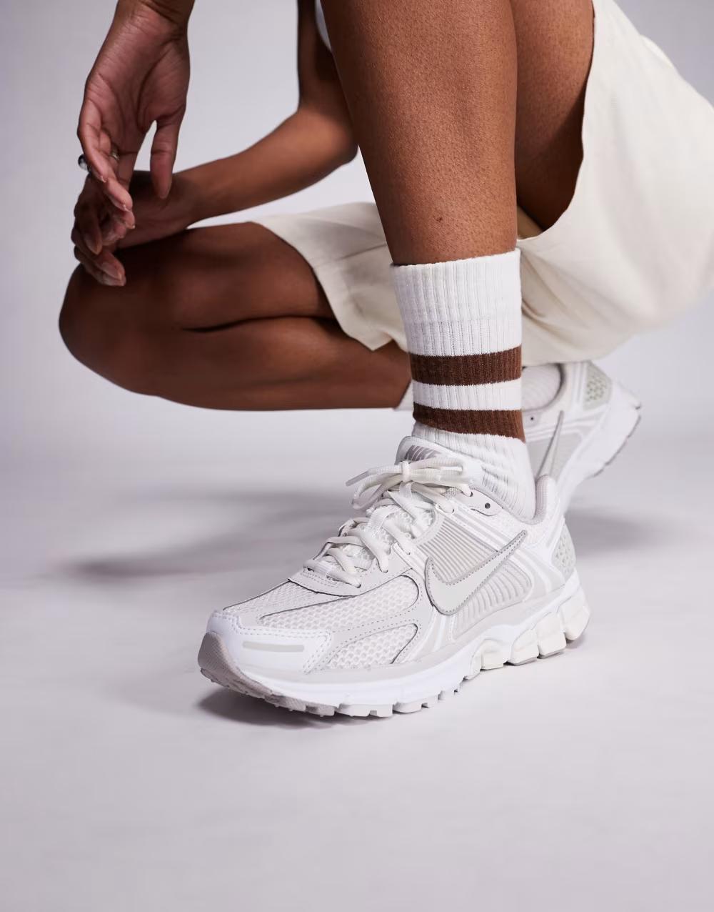 Zoom Vomero 5 beżowe buty sportowe