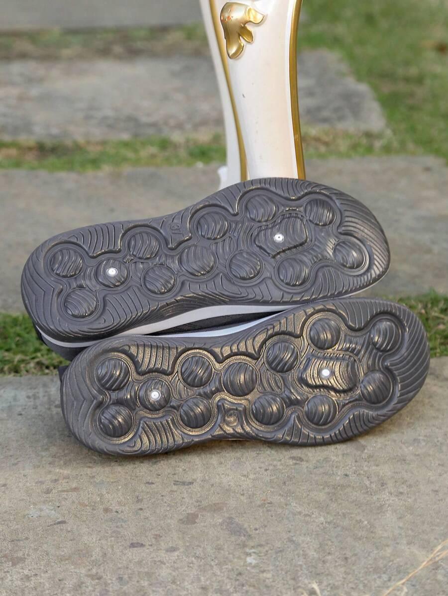 szare buty sportowe