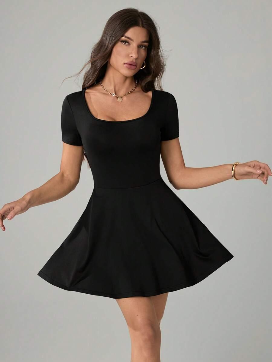 CZARNA MINI SUKIENKA