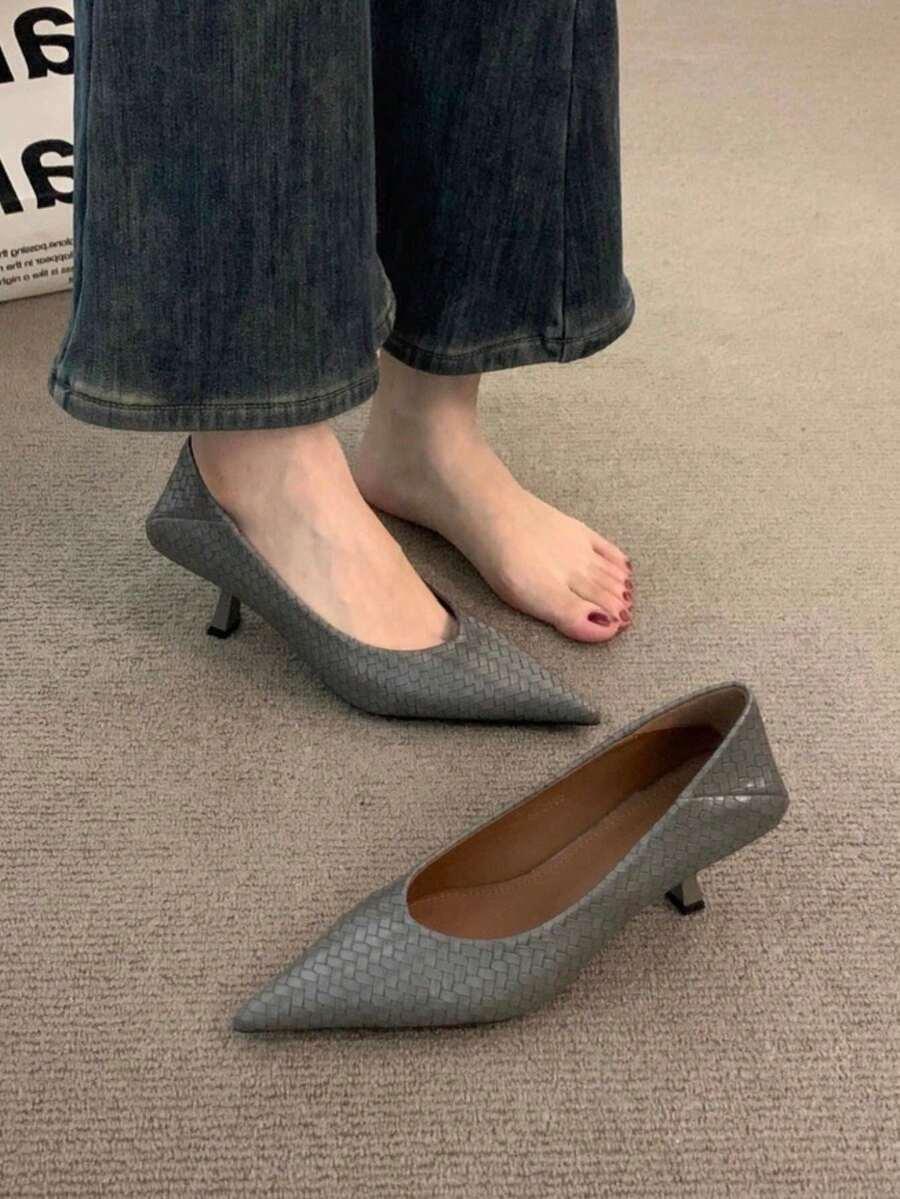 szare czółenka szpic