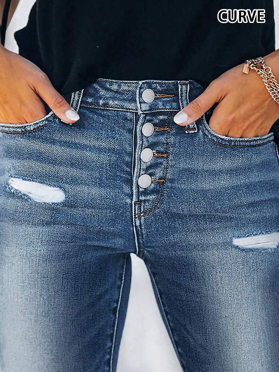 niebieskie spodnie jeans