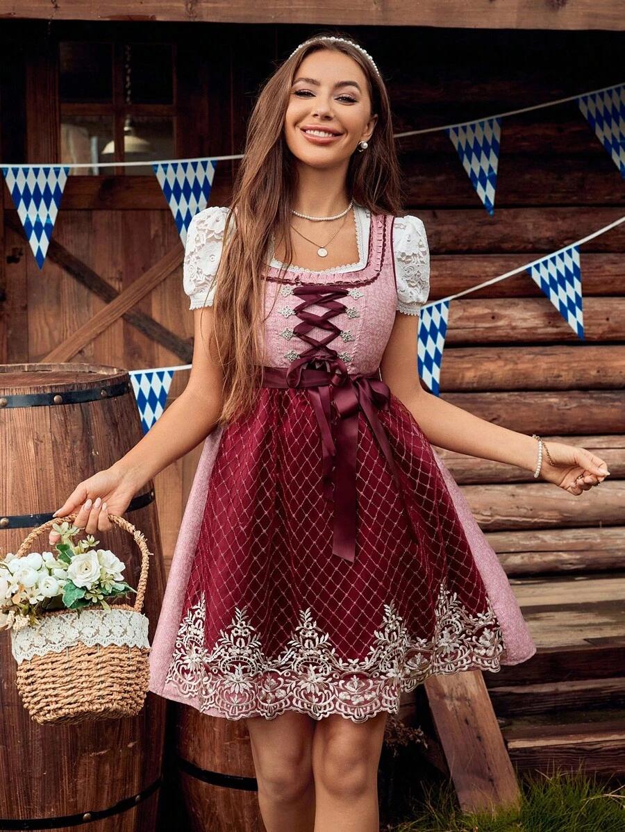  ROZKLOSZOWANA SUKIENKA Z KWADRATOWYM DEKOLTEM 