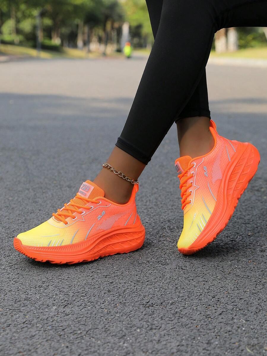 sznurowane buty sportowe