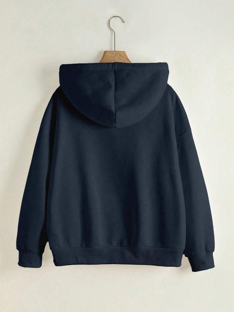 granatowa bluza z kapturem