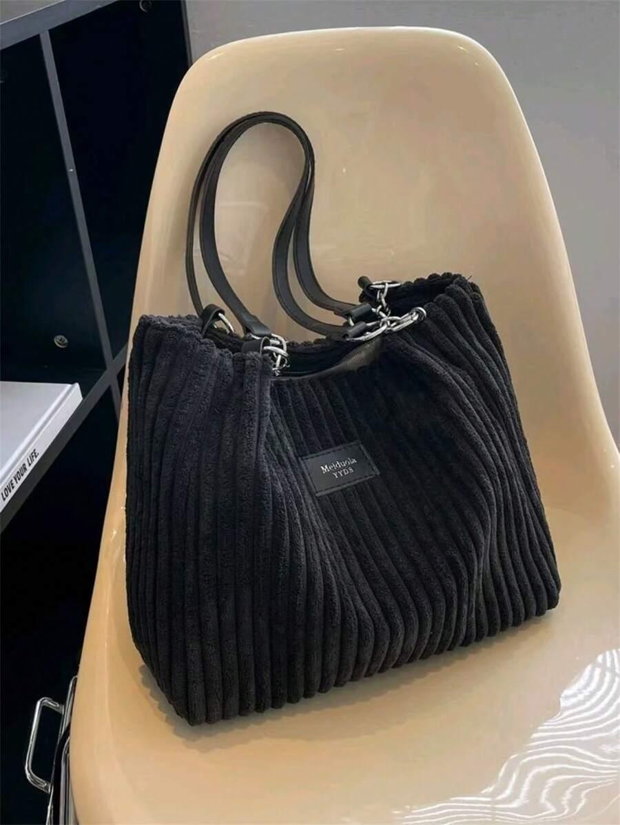 czarna torebka zip napisy