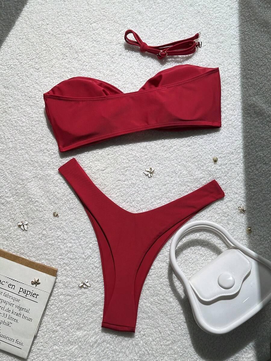 czerwona góra od bikini
