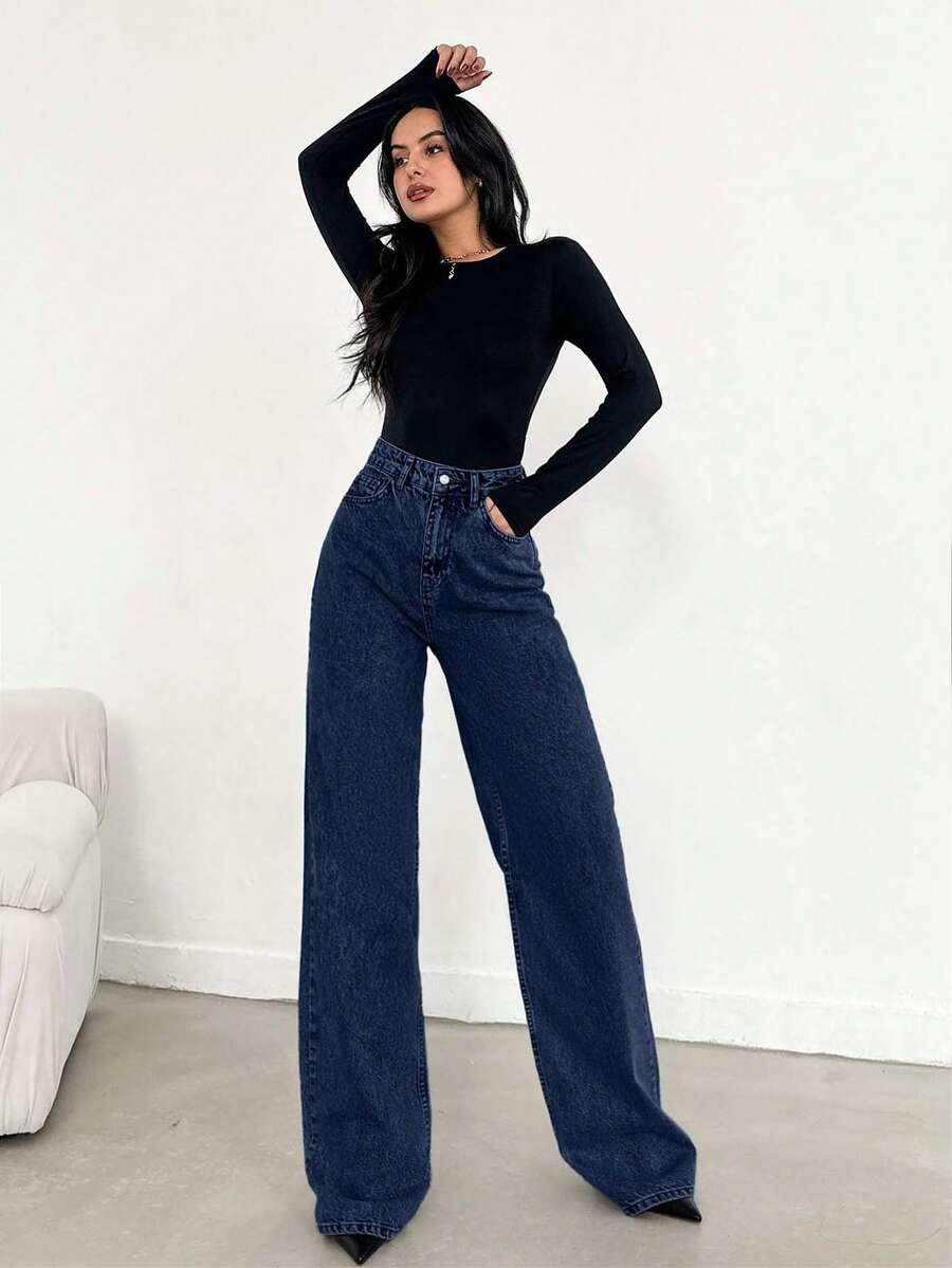 niebieskie spodnie jeans