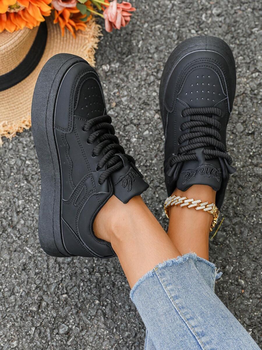 czarne buty sportowe 