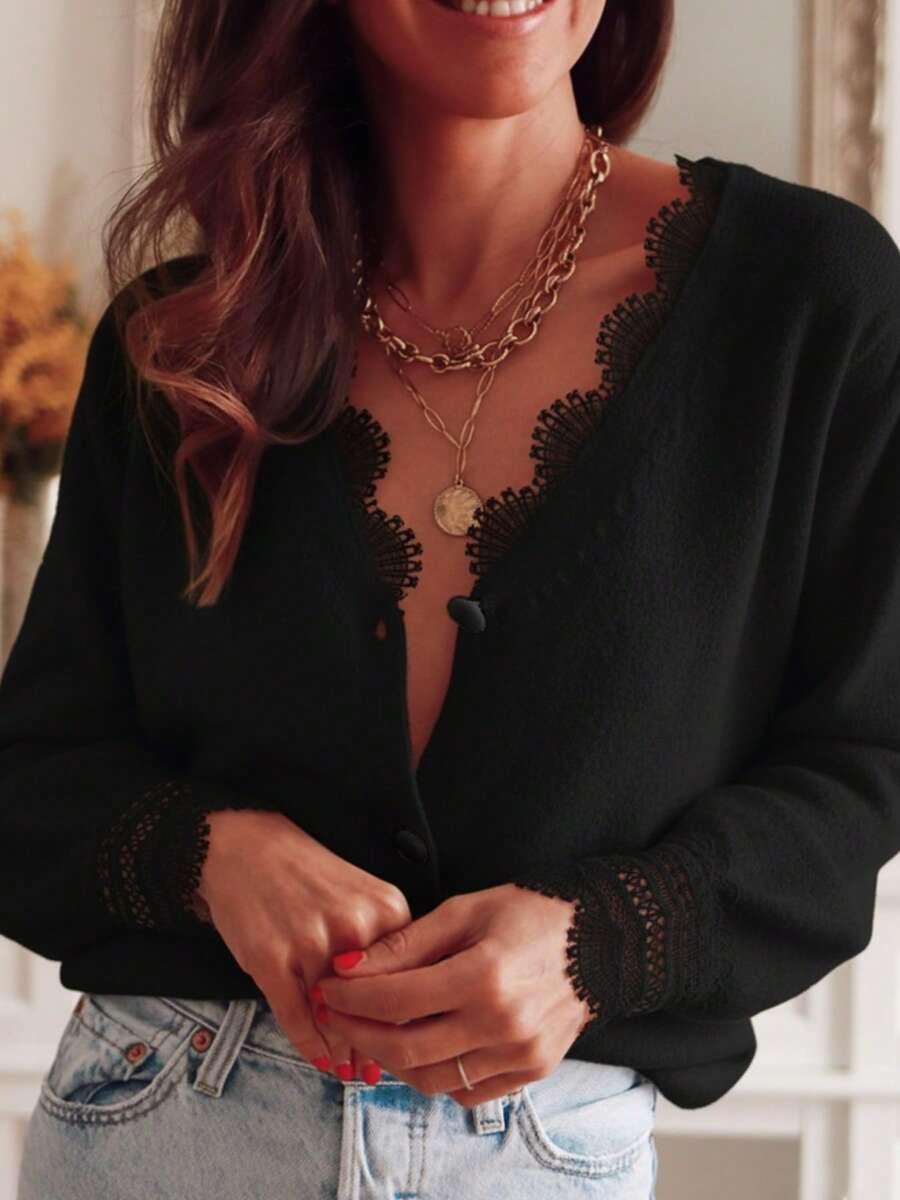 czarny sweter guziki