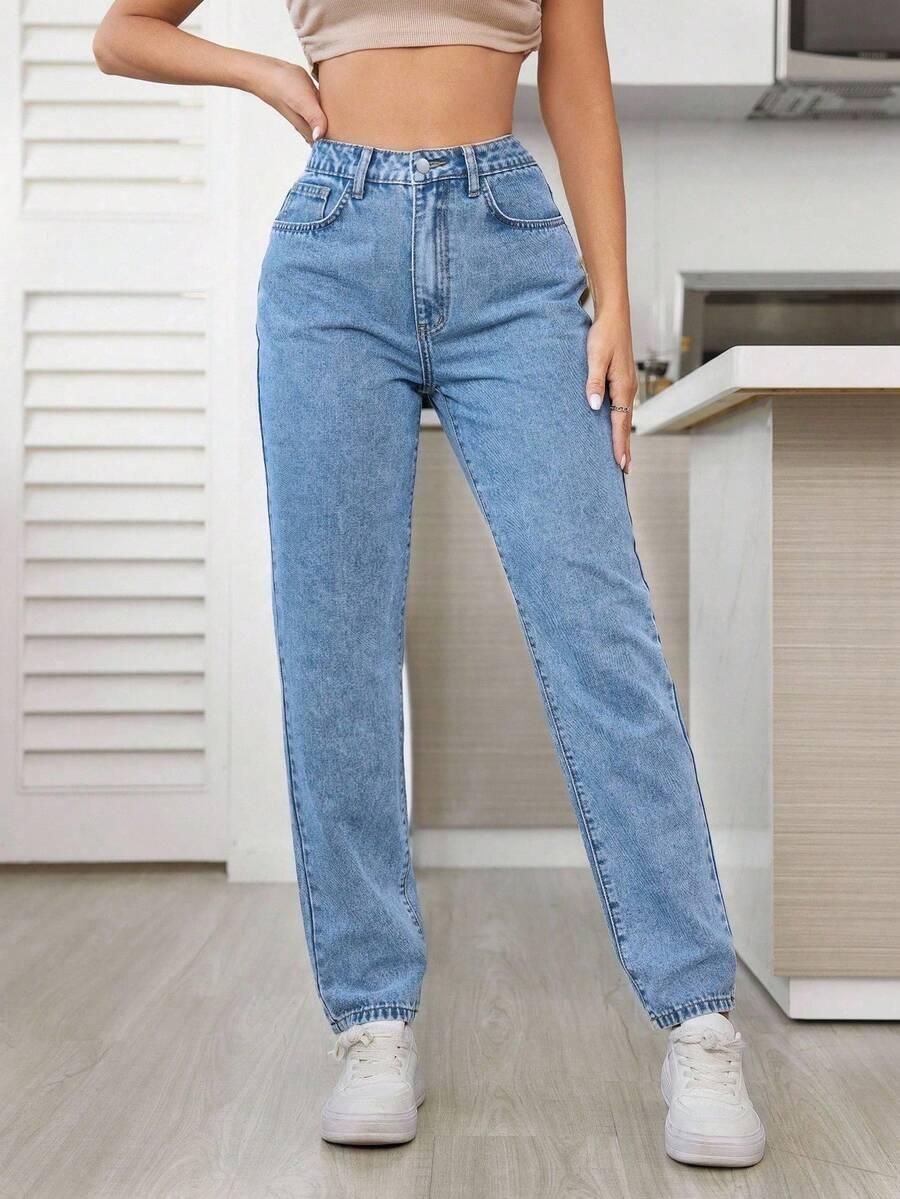 niebieskie spodnie jeans