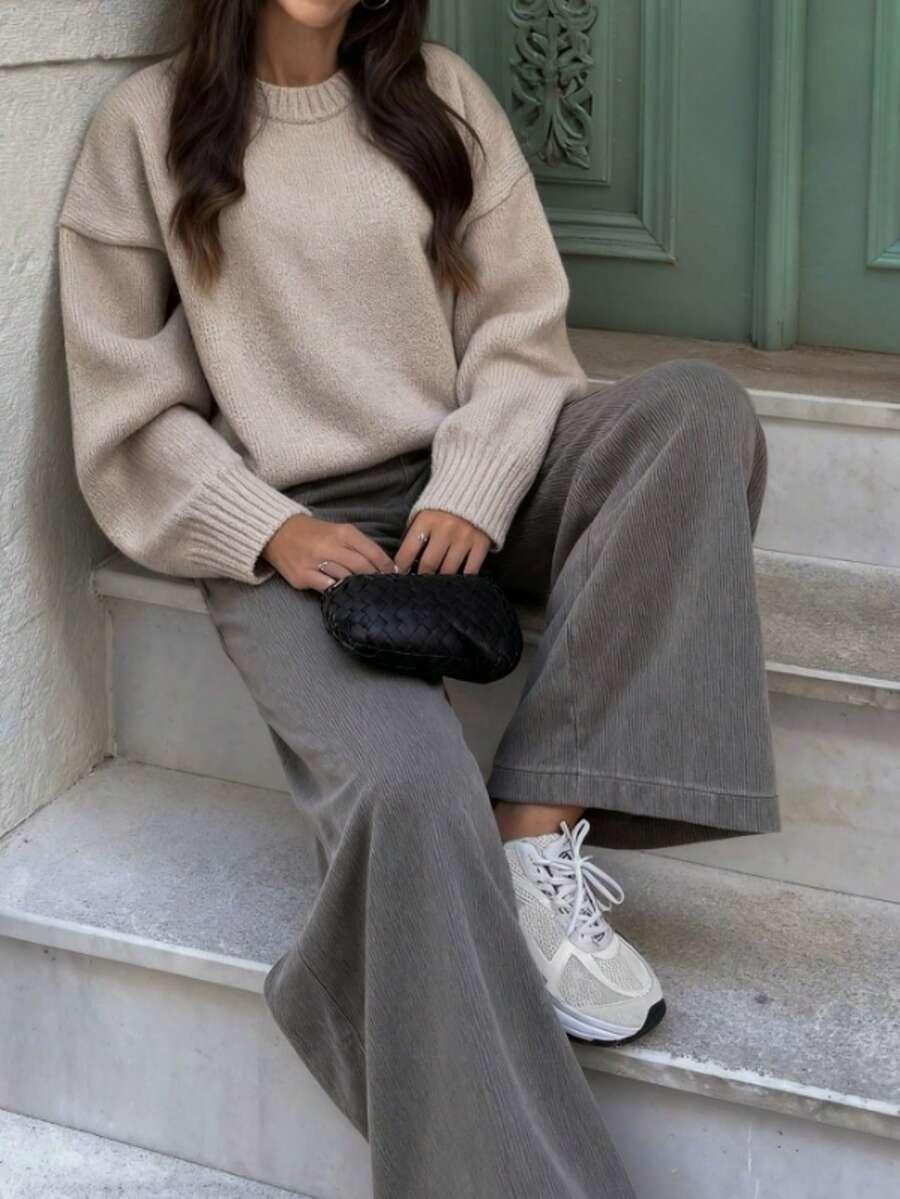 beżowy sweter oversize