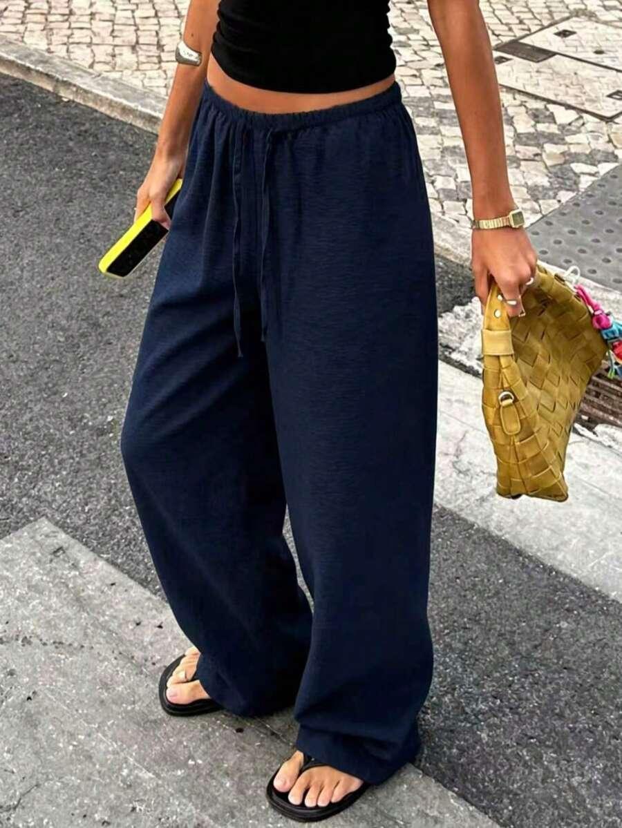 granatowe spodnie casual