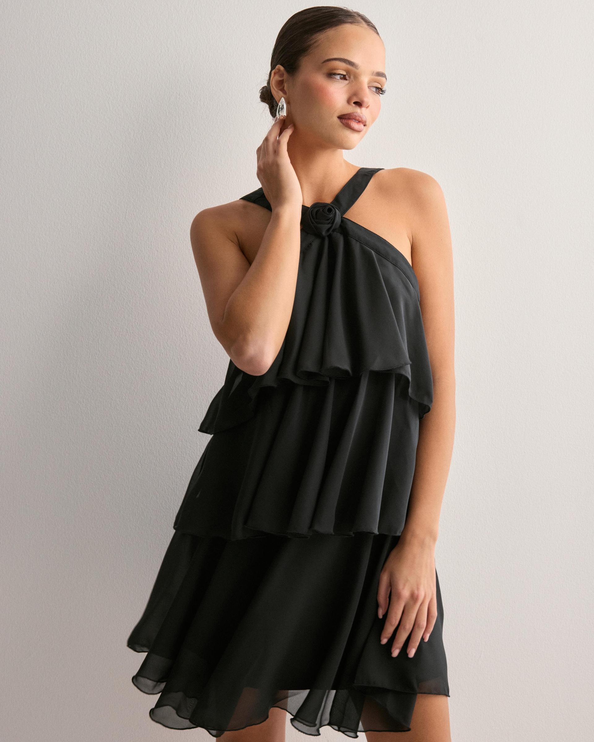 czarna mini sukienka falbany