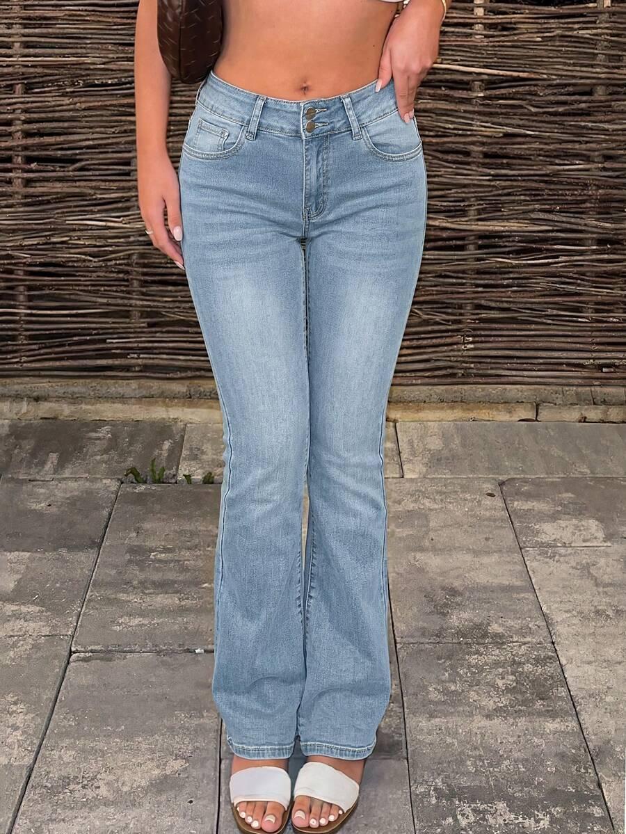 niebieskie spodnie jeans dzwony