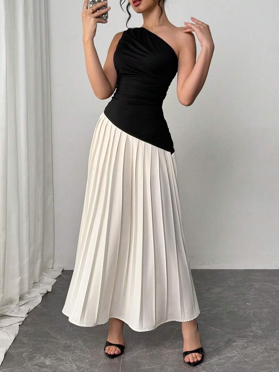 ELEGANCKA SUKIENKA Z PLISOWANIEM
