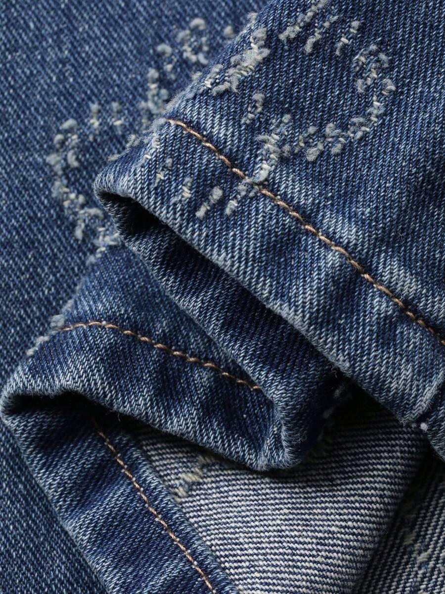 niebieskie spodnie jeans