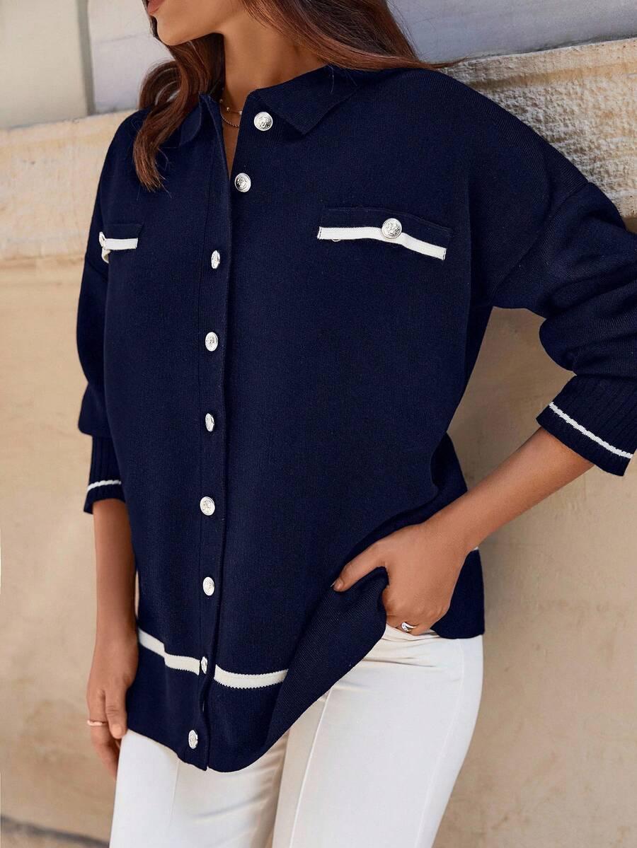 granatowy sweter guziki