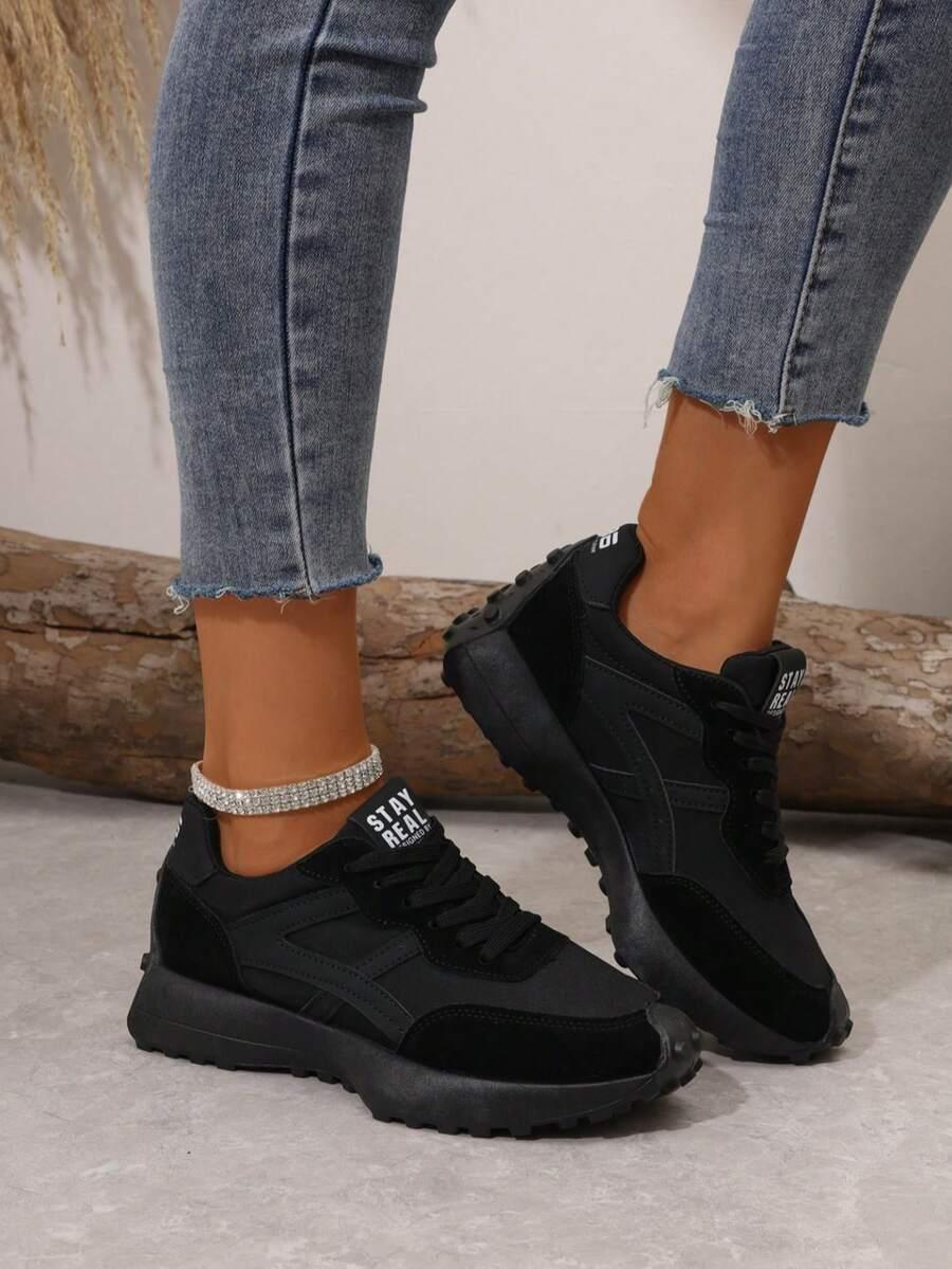 czarne buty sportowe