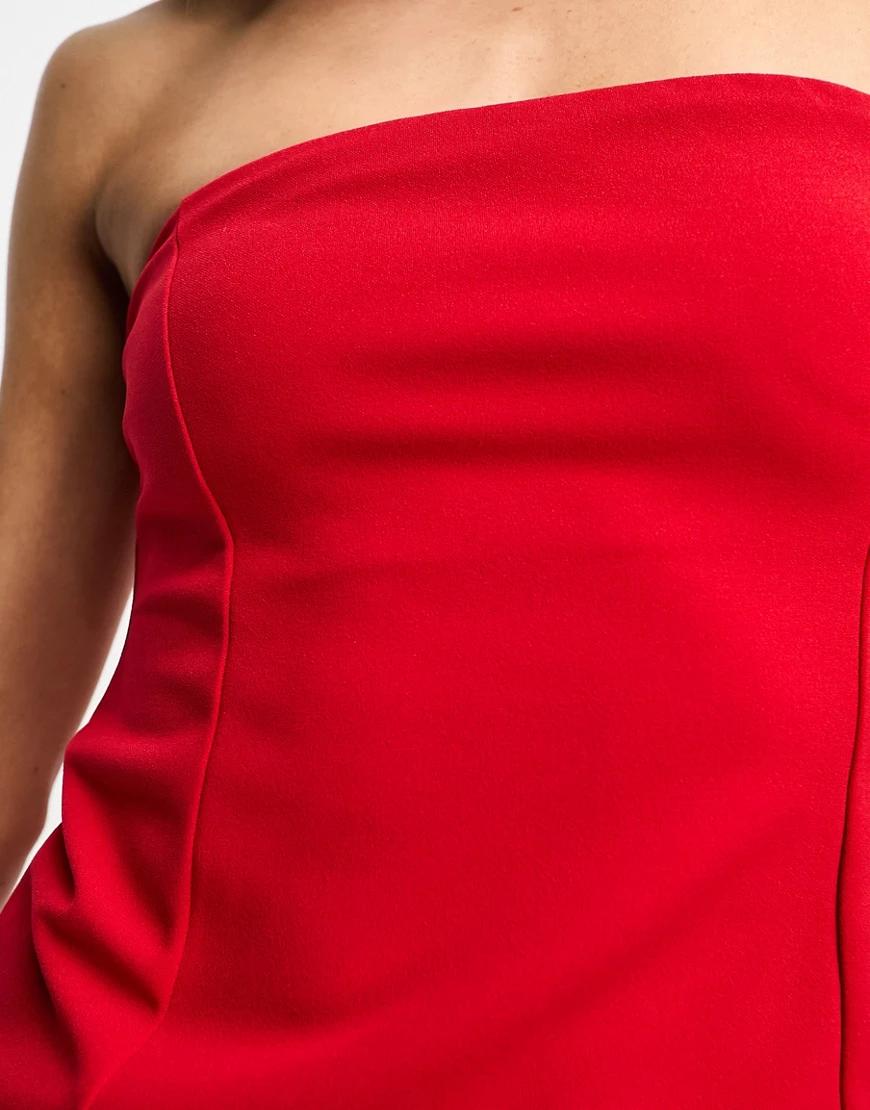 czerwona mini sukienka odkryte ramiona