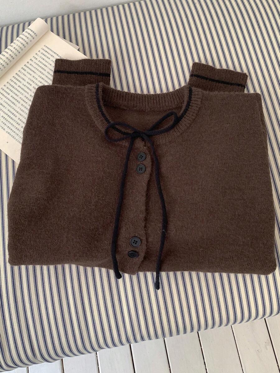 BRĄZOWY SWETER GUZIKI