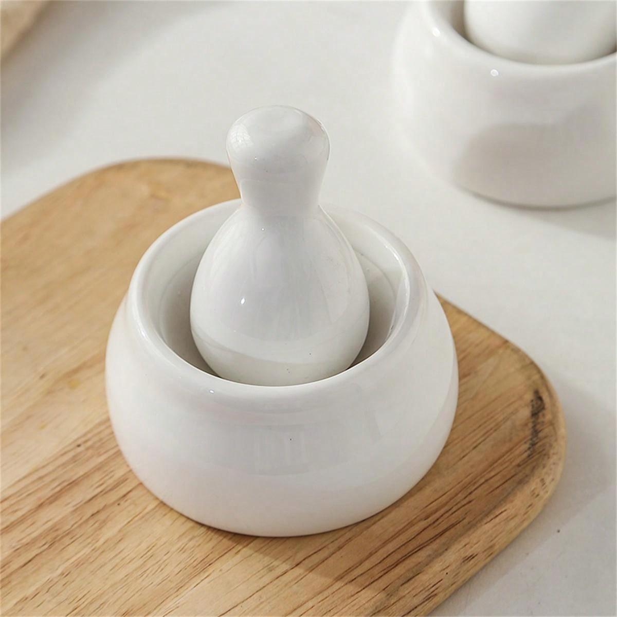 biały ceramiczny moździerz
