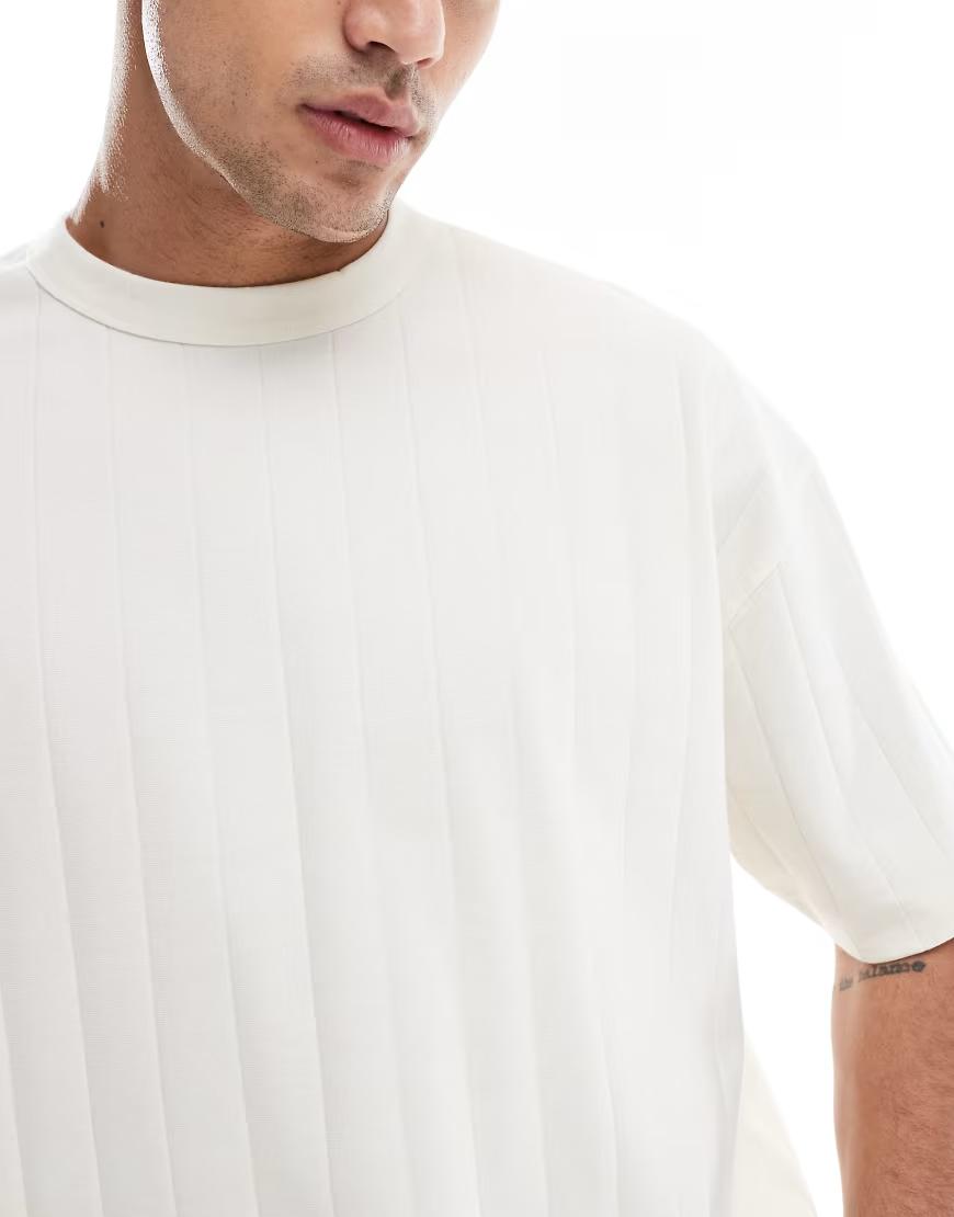 KREMOWY T-SHIRT PRĄŻKI 