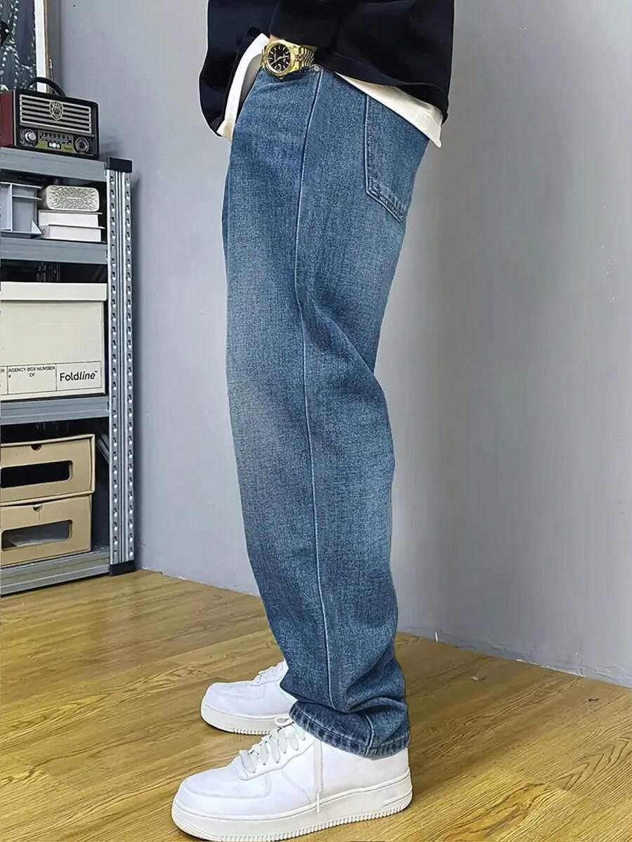 niebieskie spodnie jeans 