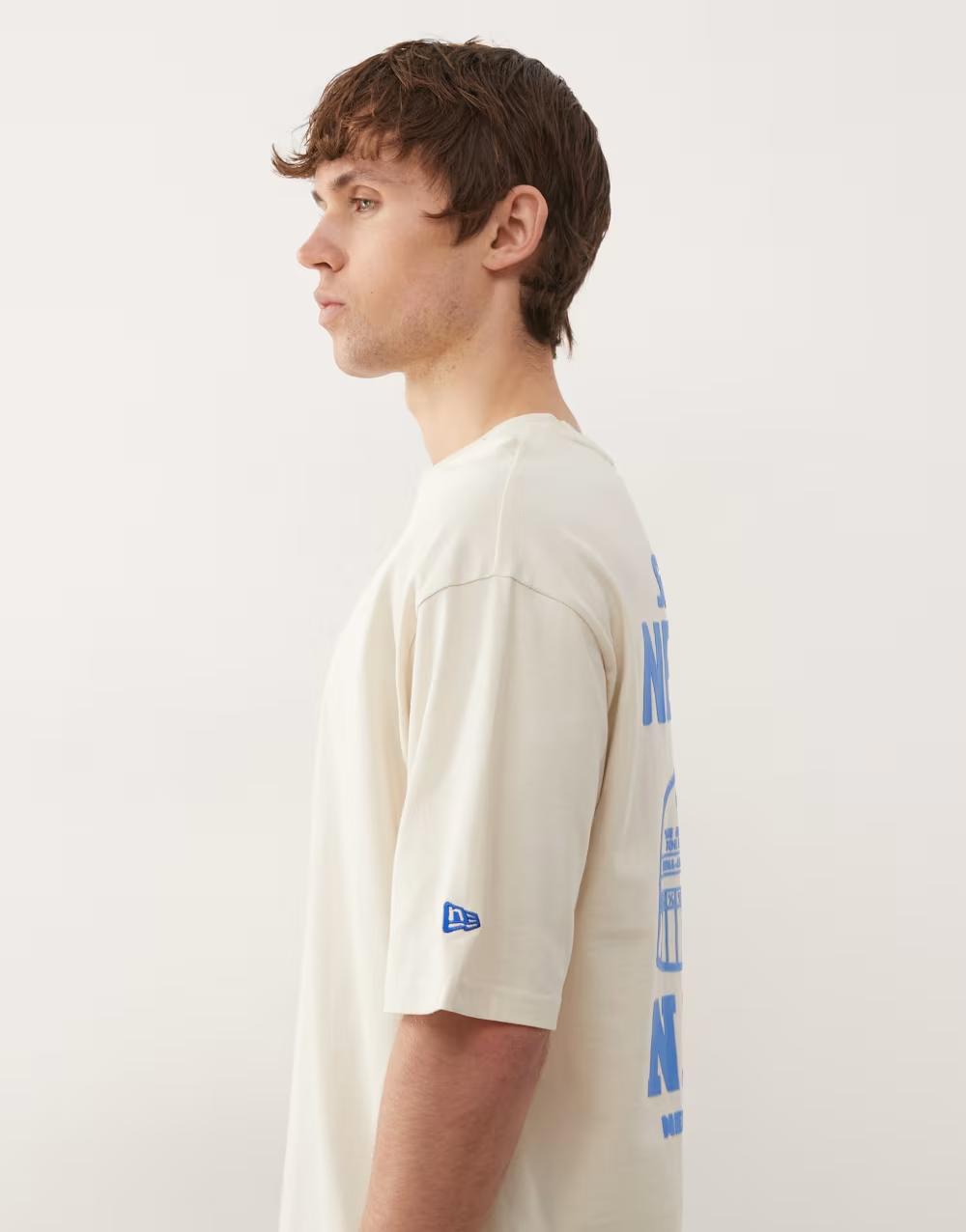 beżowy t-shirt nadruk