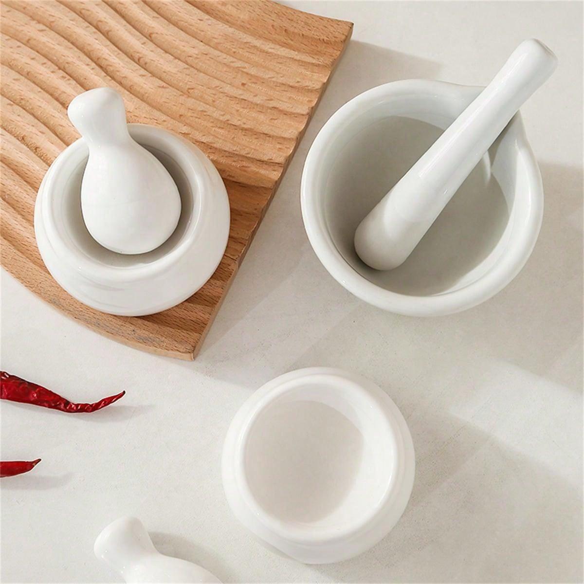 biały ceramiczny moździerz