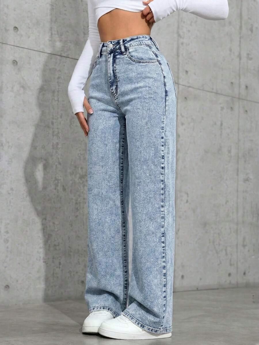 niebieskie spodnie jeans 